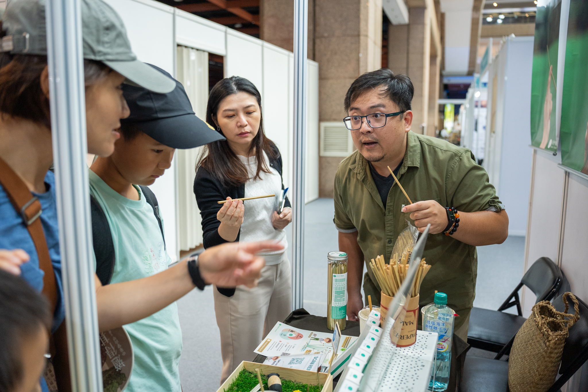 玩艸植造「種」草吸管，用完即丟也很環保