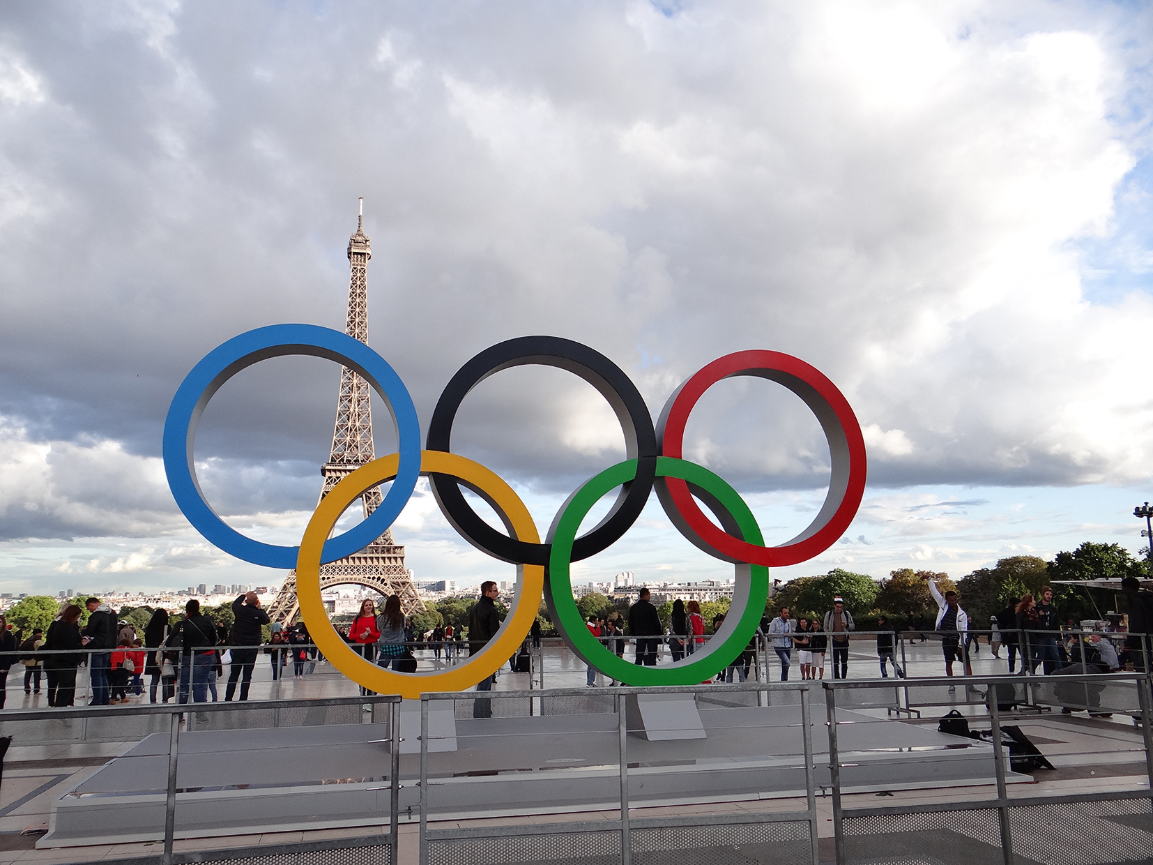 願景永續周報:巴黎奧運「無冷氣選手村」告吹、AI讓Google碳排大增五成