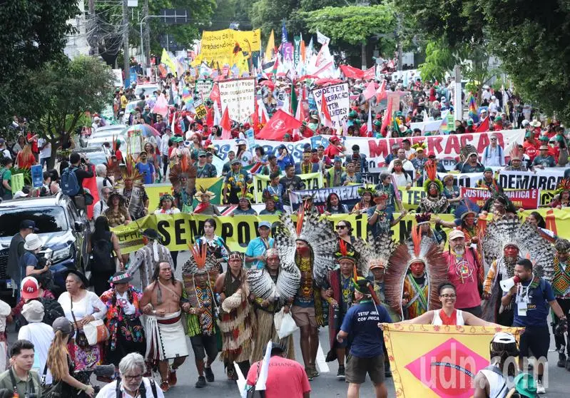 COP30氣候峰會 環團發起貝倫大遊行綿延整個街道