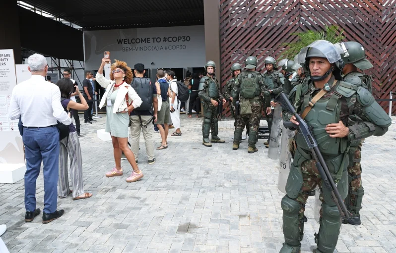 COP30直擊／衝突再升溫！抗議者強勢阻擋入口 峰會大門一度關閉
